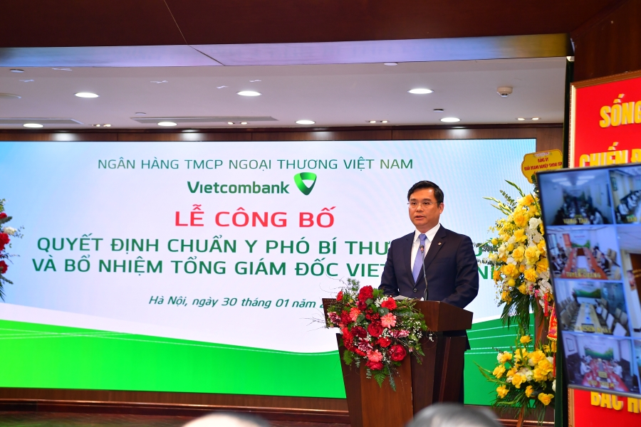 vietcombank to chuc le cong bo quyet dinh chuan y pho bi thu dang uy va bo nhiem tong giam doc hinh 5