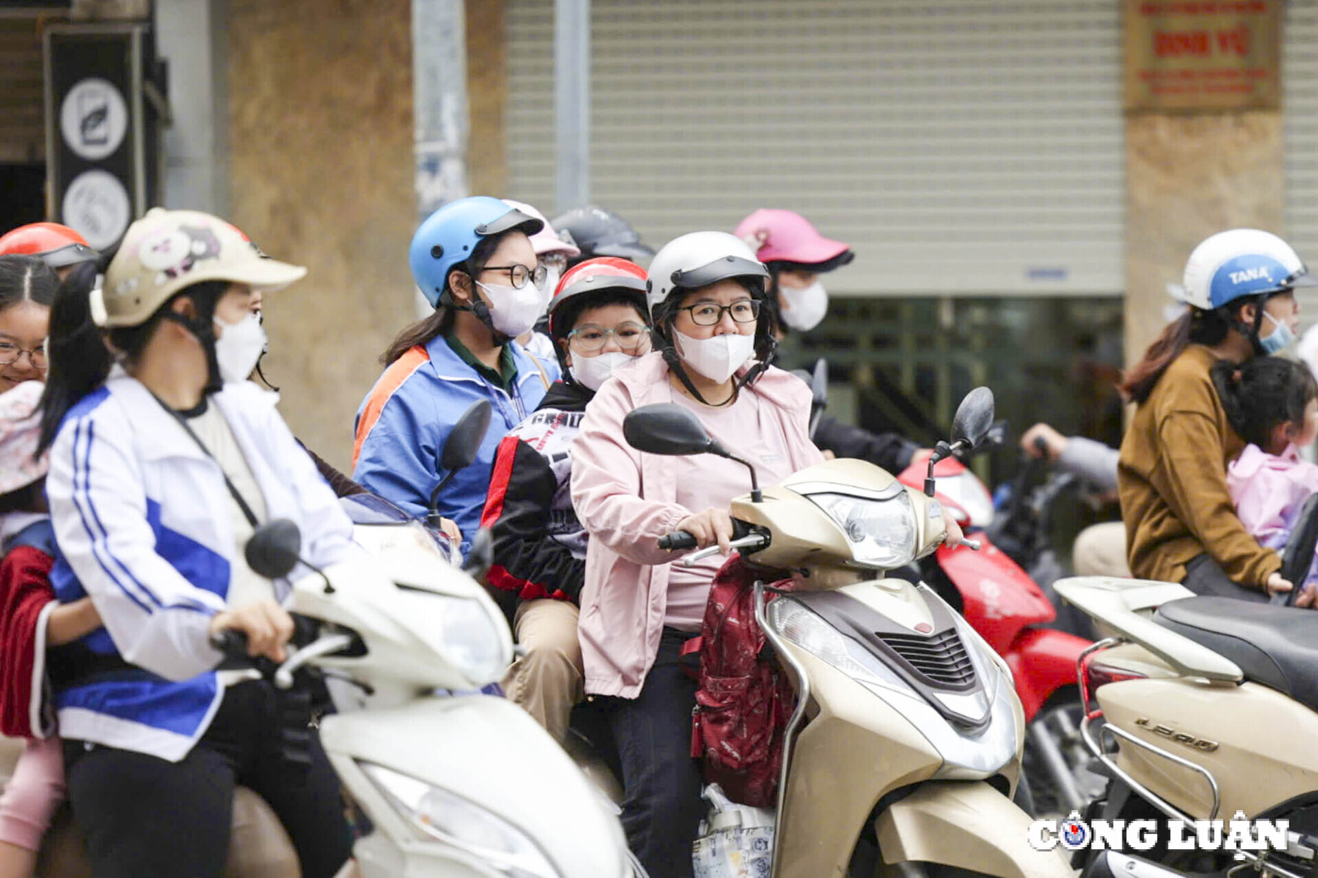 gio lanh sang som nguoi dan ha noi kin ao am khi ra duong hinh 2