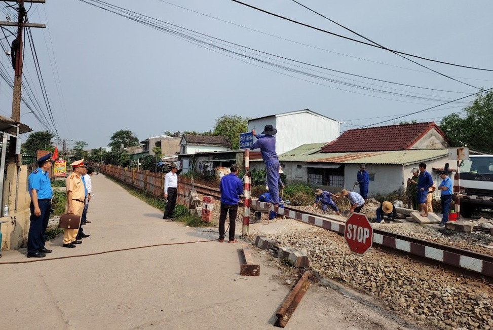 xoa loi di tu mo qua duong sat tren dia ban tinh thua thien hue hinh 1