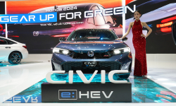 Honda Civic Hybrid lần đầu ra mắt khách Việt, giá bán 999 triệu đồng