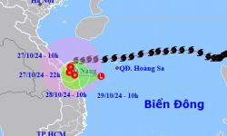 Bão số 6 đã vào ven biển miền Trung, sơ tán hơn 25 nghìn người dân ảnh hưởng