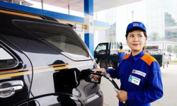 Giá xăng tăng gần 1.000 đồng/lít, lên 13.000 đồng/lít