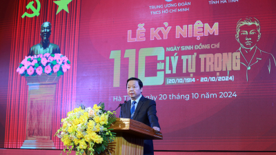 Ngọn cờ tiên phong để dân tộc tiến vào kỷ nguyên mới được trao cho thế hệ trẻ